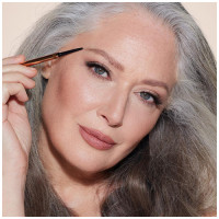 SUPERMODEL BROWS IN SECONDS